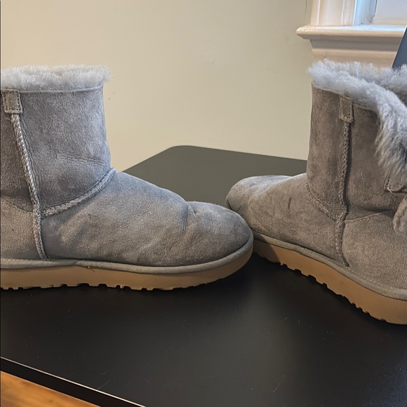 UGG Light Gray Boots with Fur and Bow women’s 8 mini Bailey - Picture 6 of 8